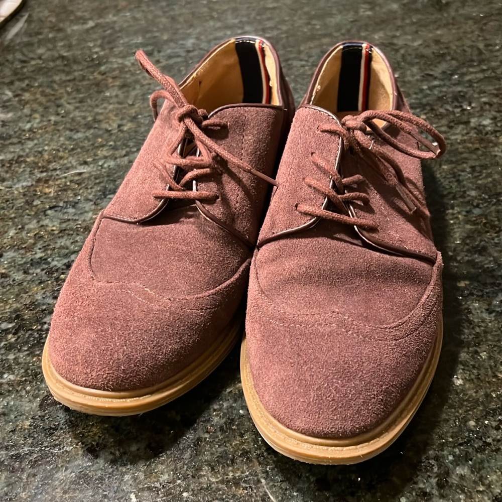 Suede Tommy Hilfiger loafers purple/maroon color.